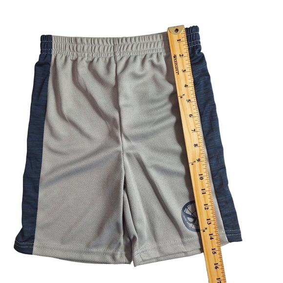 Marvel Spider-Man 2 Piece Set: T-shirt Blue Shorts Size 6T New - Picture 8 of 15